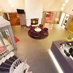 Vic מלון